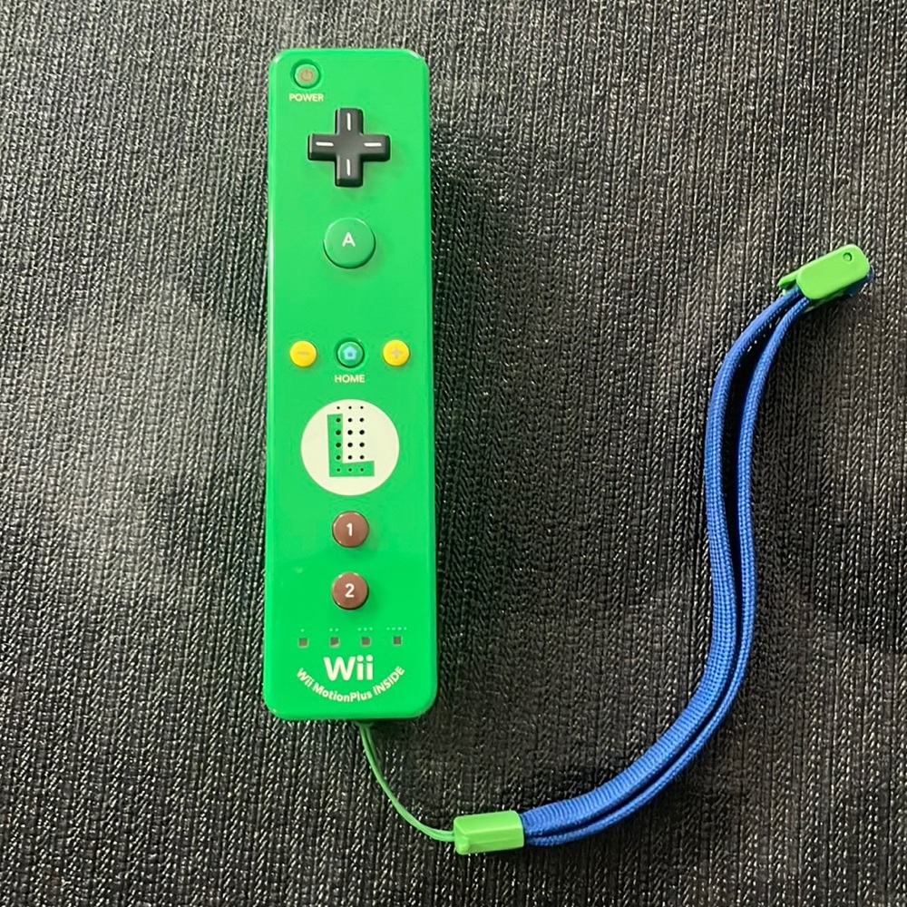 Super Mario limited edition Luigi Wii remote